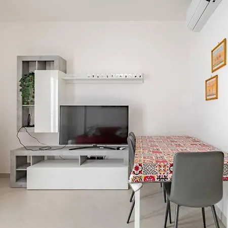 Iris Vista Gallinara Αλμπένγκα